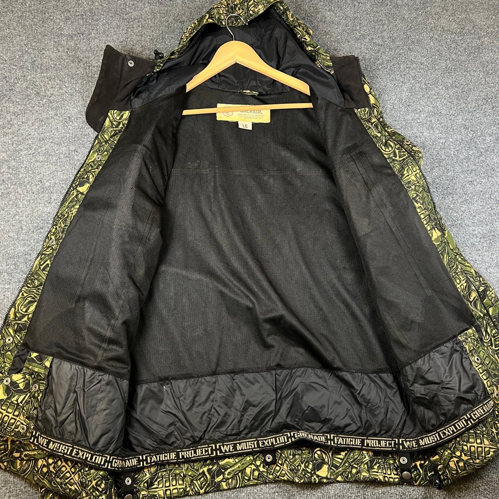 Grenade Snowboard Jacket Mens L Green Full Zip Ski Parka Guns Knives AOP Y2K - Picture 16 of 16